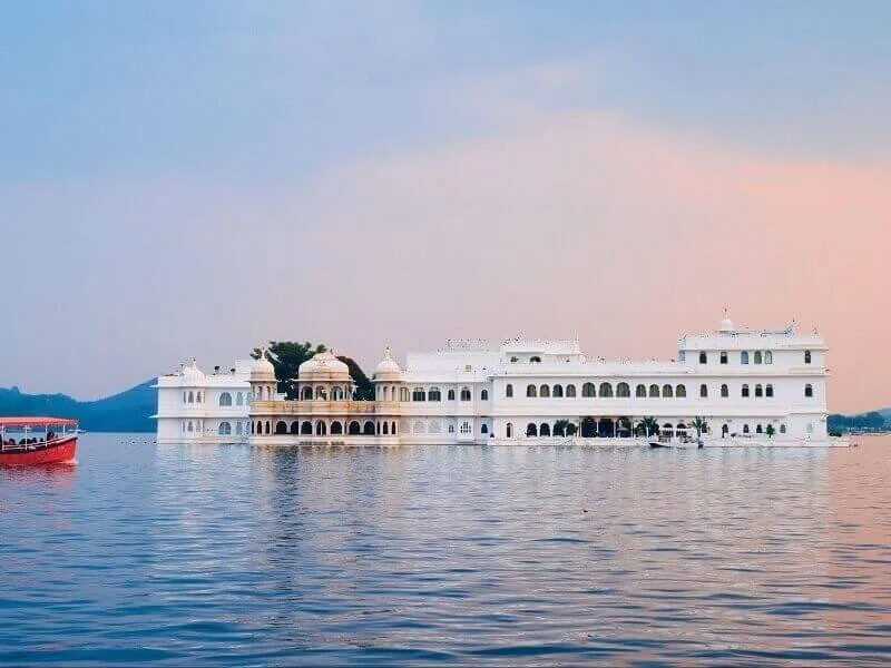 Jaisalmer to Udaipur Taxi Service